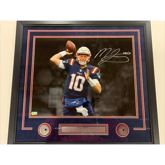 Mac Jones Autograph Signed New England Patriots 16x20 Photo Framed Beckett BAS - Picture 1 of 4